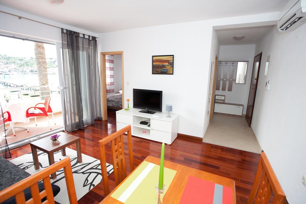 Apartments Svjetlana Trogir Ngoại thất bức ảnh
