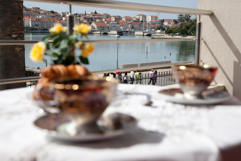 Apartments Svjetlana Trogir Ngoại thất bức ảnh
