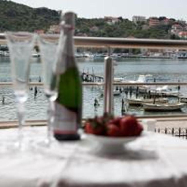 Apartments Svjetlana Trogir Ngoại thất bức ảnh
