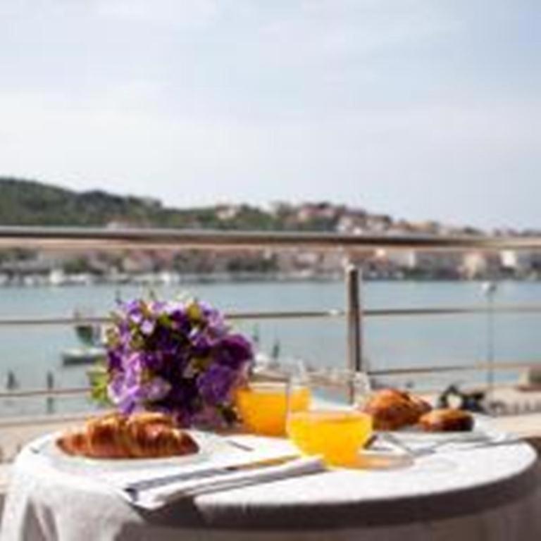 Apartments Svjetlana Trogir Ngoại thất bức ảnh